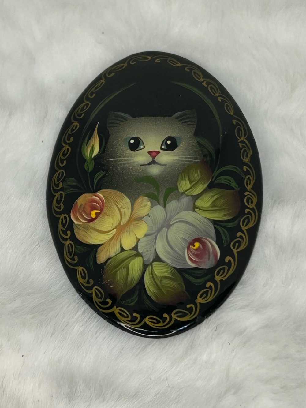 HAND PAINTED AND SIGNED VINTAGE CAT BROOCH